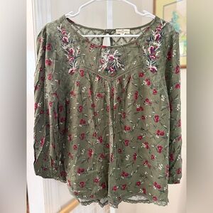 Mason and Belle Long Sleeve Green Floral Blouse. Size Medium. NWT